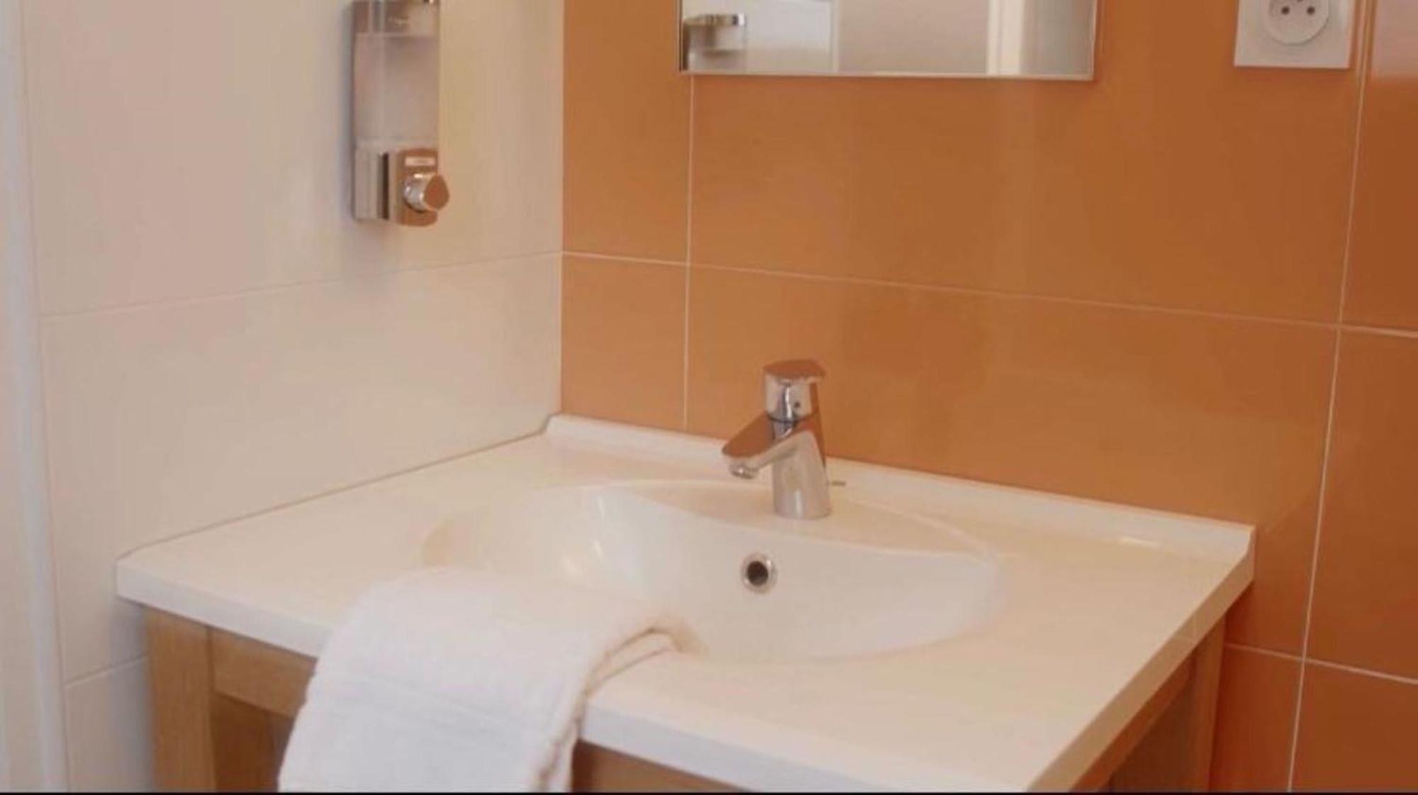Chambres et Table d'hôtes Cerviña Châteauneuf-sur-Loire Habitación foto
